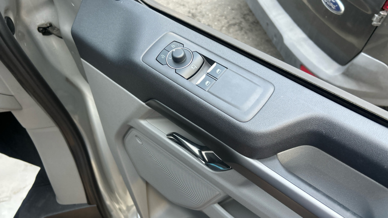 Ford Tourneo Custom 340 L2 Petrol Fwd 2.5 PHEV 232ps H1 Titanium 8 seater Auto